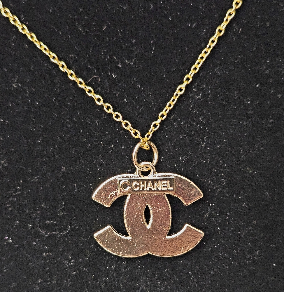 Inspired Charm With Chain - Picture 7 of 8